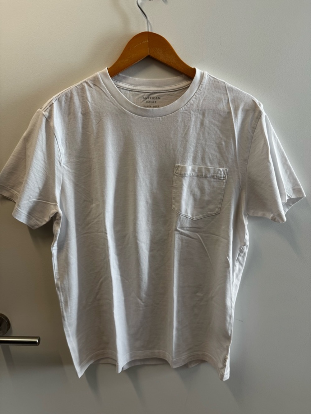American Eagle Outfitters Men’s White Crew Pocket Tee
